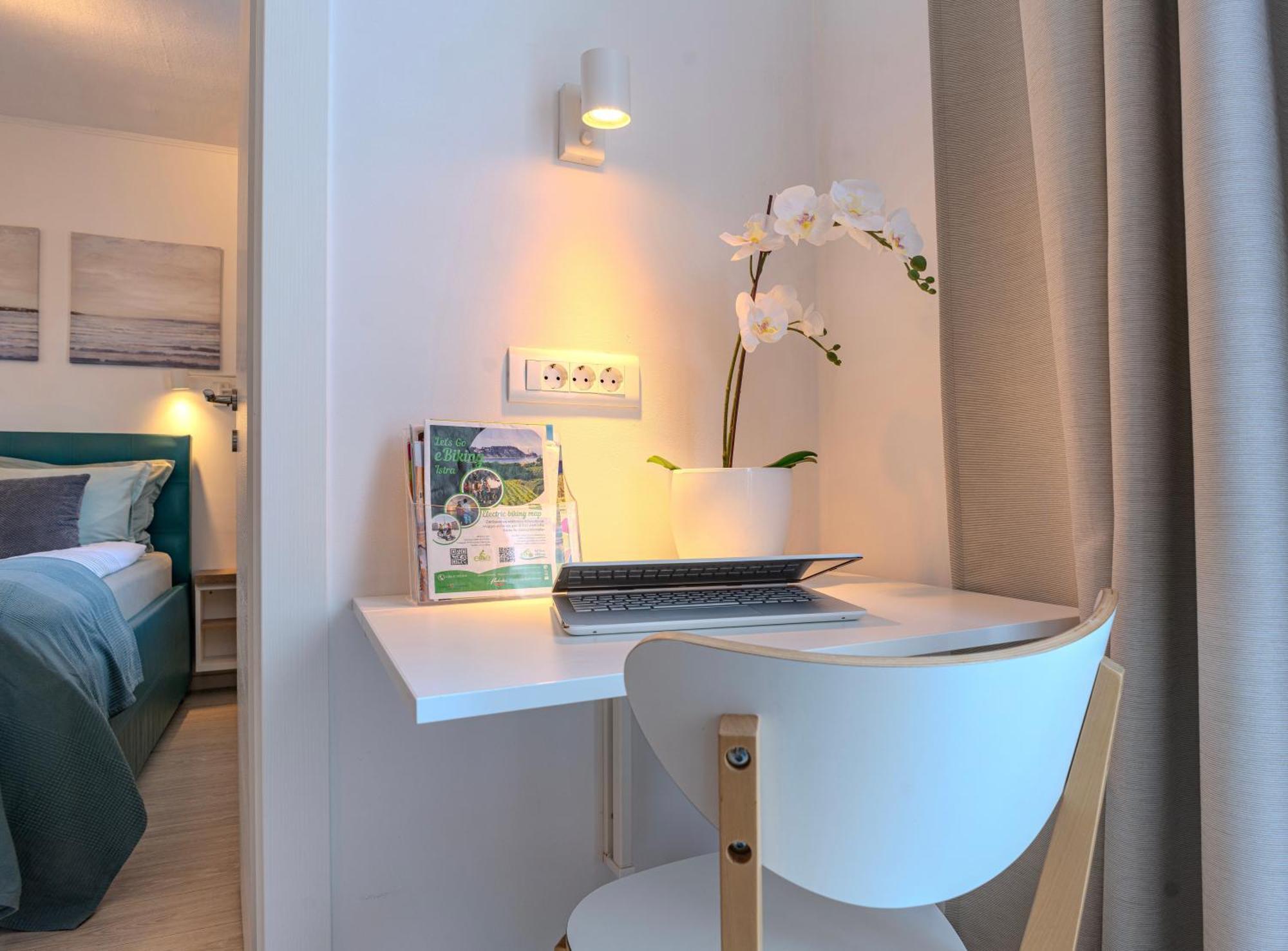 Yadranka With Sea View Terrace Apartment