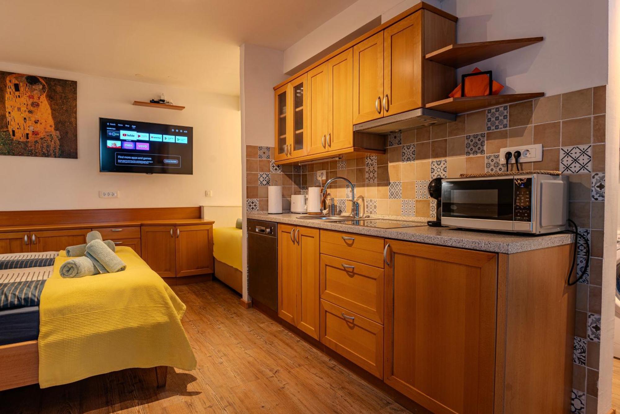 Yadranka With Sea View Terrace Apartment *